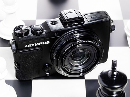 Olympus Stylus XZ-2 iHS - pohled shora