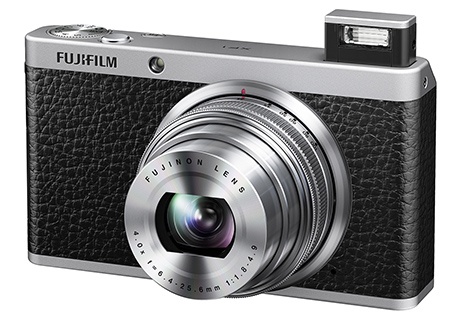 Fujifilm XF1 - s vysunutým bleskem