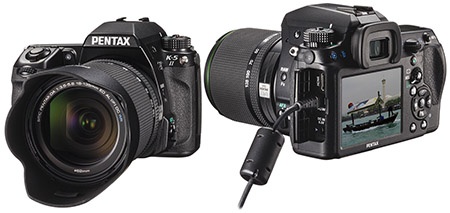 Pentax K-5 II a K-5 IIs - objektiv se sluneční clonou a připojení