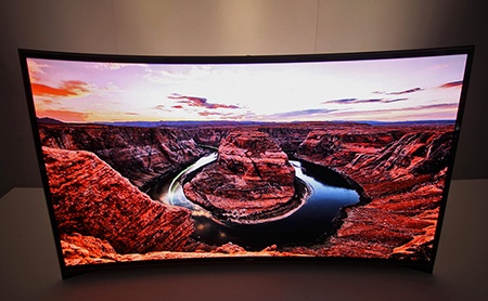 Samsung prohnutá OLED TV