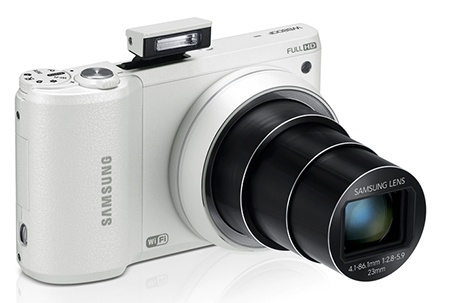 Samsung WB800F - zoom a blesk