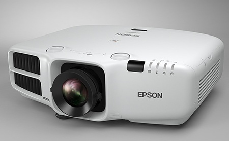 nové projektory Epson pro pevnou instalaci