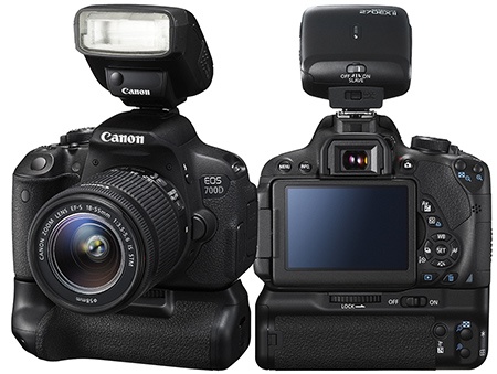 Canon EOS 700D - externí blesk a bateriový grip 