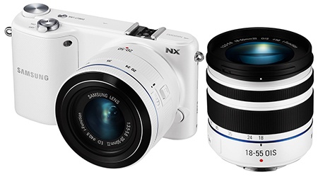 Samsung NX2000 se dvěma objektivy