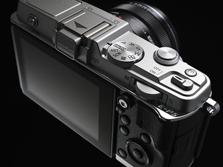 Olympus PEN E-P5 zezadu a shora - detail