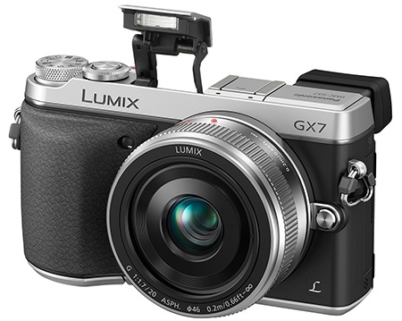 Panasonic Lumix DMC-GX7 s vyklopeným bleskem