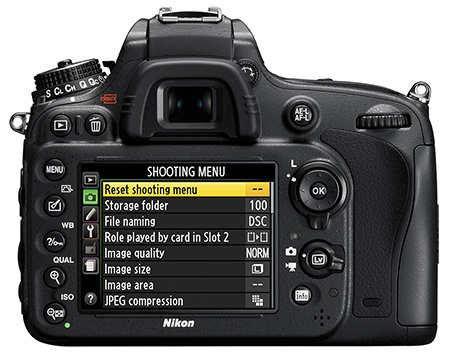 Nikon D610 zezadu