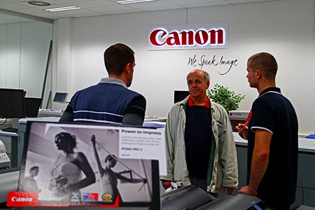 Den otevřených dveří Showroomu Canon