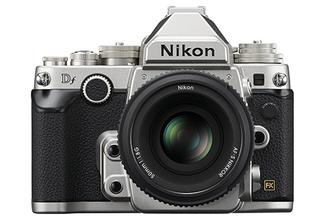 Nikon Df en face