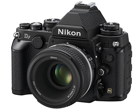 Nikon Df - klasický 3/4 pohled