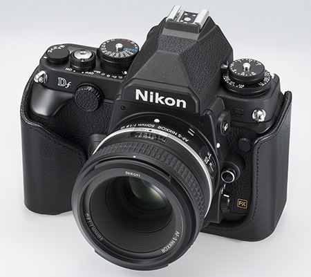 černý Nikon Df s černým pouzdrem CFDC6