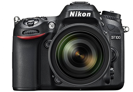 Nikon D7100 en face