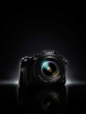 LUMIX FZ2000